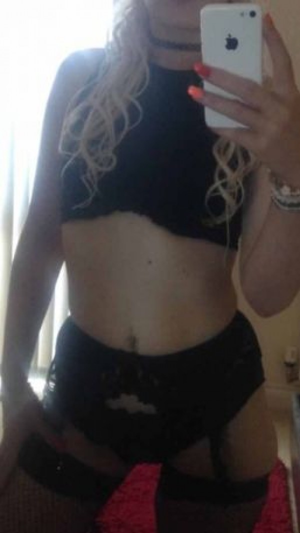 escorts Buckinghamshire: HELLO EVERYONE, I’M COOL, CUTE WITH A HAIRY PUSSY TO EAT YOU