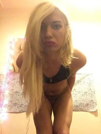 escorts Berkshire: LIE WITH ME! I AM A GOOD GIRL, VERY PLAYFUL WITH A GARTER FOR DAY AND NIGHT