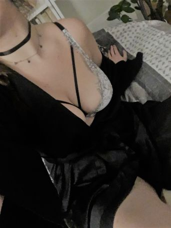 escorts Kent: HELLO LOVE I DO IT VERY RICH, SEPARATED WITH LITTLE RICH PUSSY DURING THE WEEK